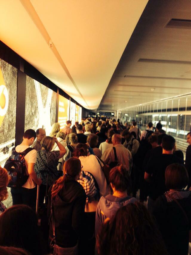 There's a monstrous queue to get into Ireland this evening. Guess what they're all back for? #MarRef