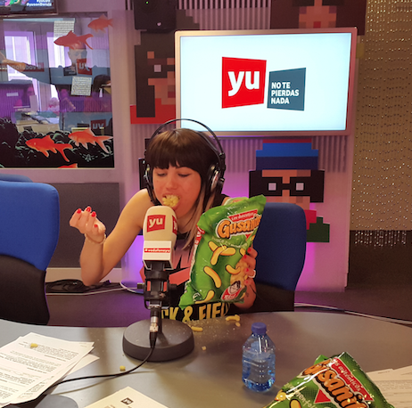 vodafoneyu's tweet photo. Claro.. no entendíais lo que estaba diciendo @AngyFdz ¡porque tenía la boca llena de gusanitos! #yusonDerulo #yuCD9 http://t.co/ojyIwXQibp