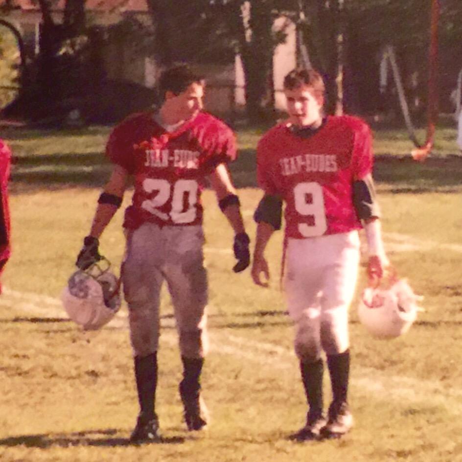 etienneboulay22's tweet photo. #TBT debriefing d'après-match avec mon QB du secondaire Charles-Étienne Bergeron #collegejeaneudes #secondaire5 http://t.co/d0Fa8Gai3p