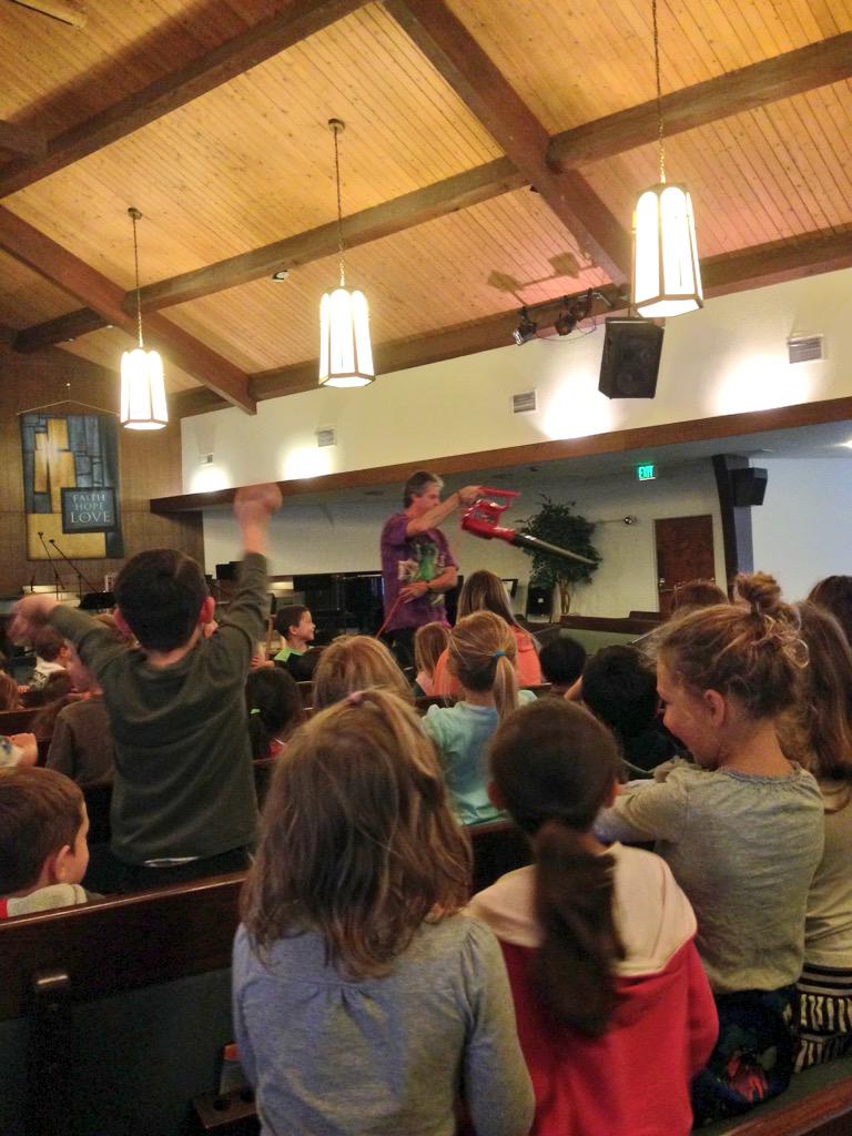 YLUMCPS's tweet photo. Pastor Greg brought a leaf blower to chapel to show that we can always feel God even if we can't see Him! #preschool http://t.co/3vK9rOTR62