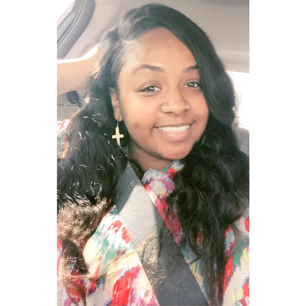 beautee_'s tweet photo. #TeamOneDimple bihh 😜 http://t.co/xrTJYShPW7