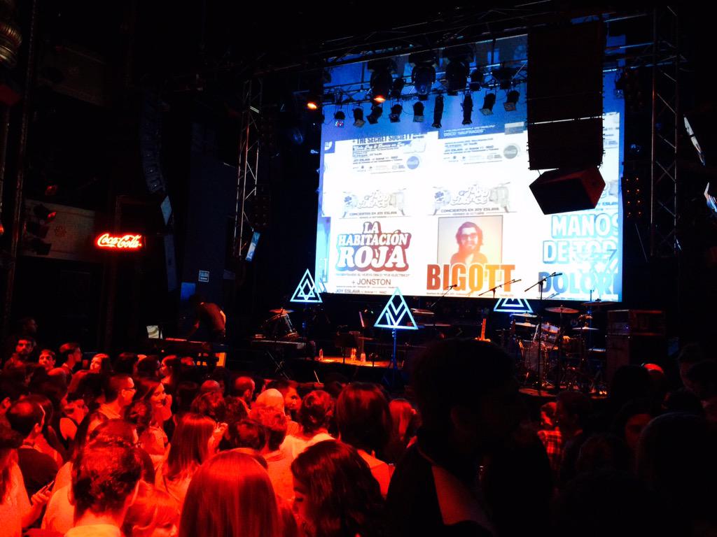 Kanditox's tweet photo. Esperando a Dorian... http://t.co/J8KuMv3HAT
