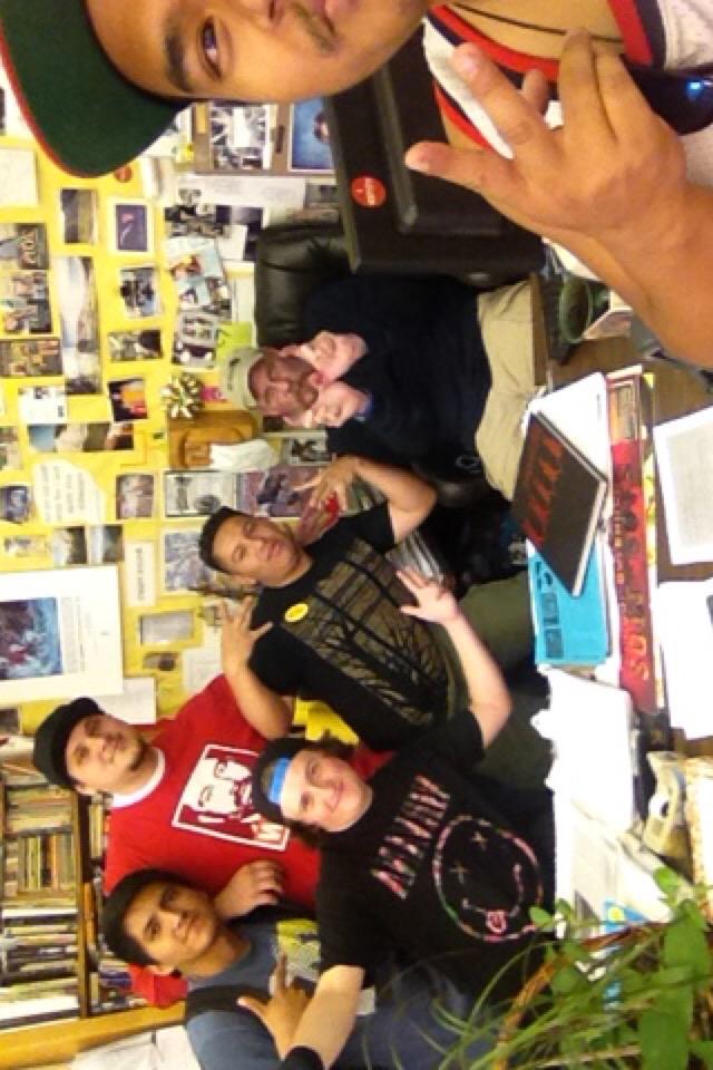 VBounyalath's tweet photo. Actual Fam @Rolos_dad @Rolos_left_sock @Milky_Man21 http://t.co/jO0Fa5vi5I
