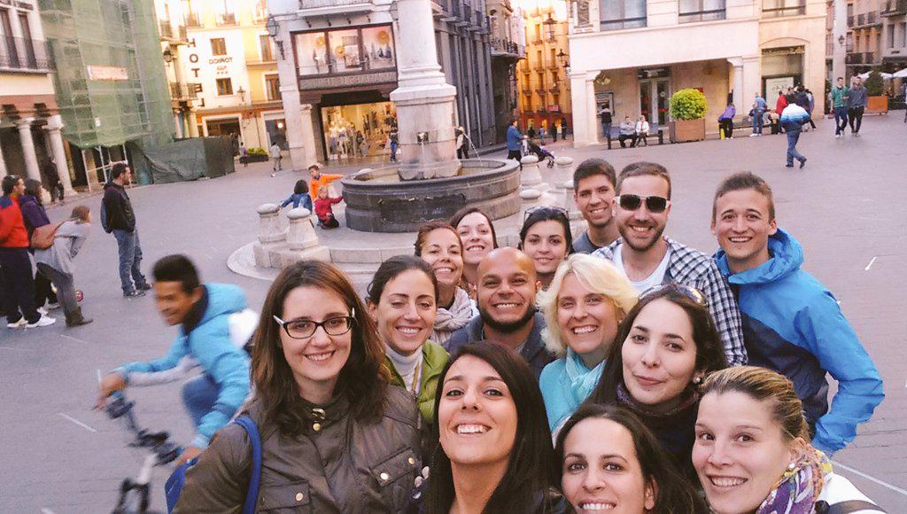 miriamalvarez's tweet photo. Masterclass de fotografía para finalizar el curso de community y al final el que triunfa.......mi palo-selfie!!! http://t.co/bCoG29ahrF