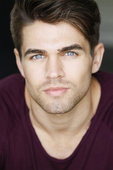The_Royals_Fans's tweet photo. Let's not have Penelope&Mirabel snag him like they did w/ the other hottie-who-turned-out-to-be-snotty. #AndySinclair http://t.co/wQZxbMoSIf