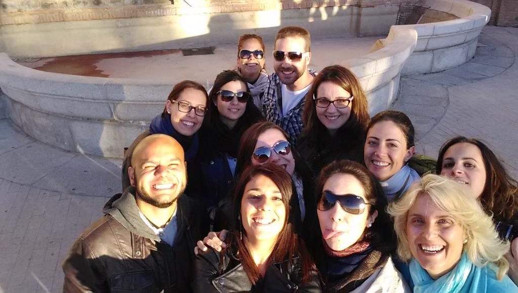 miriamalvarez's tweet photo. Masterclass de fotografía para finalizar el curso de community y al final el que triunfa.......mi palo-selfie!!! http://t.co/bCoG29ahrF