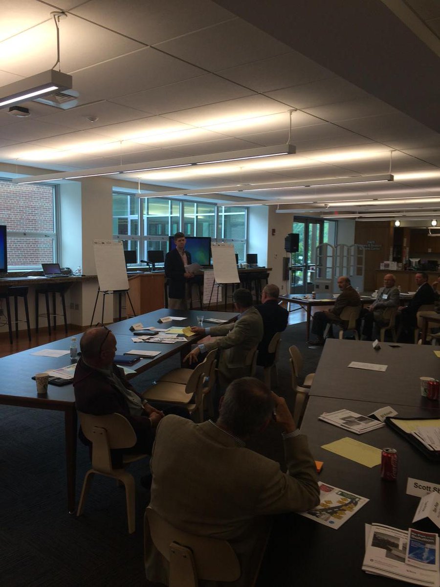DirKeithSmith's tweet photo. VP Advisory council discussing future of Extension http://t.co/J5HCxwy470