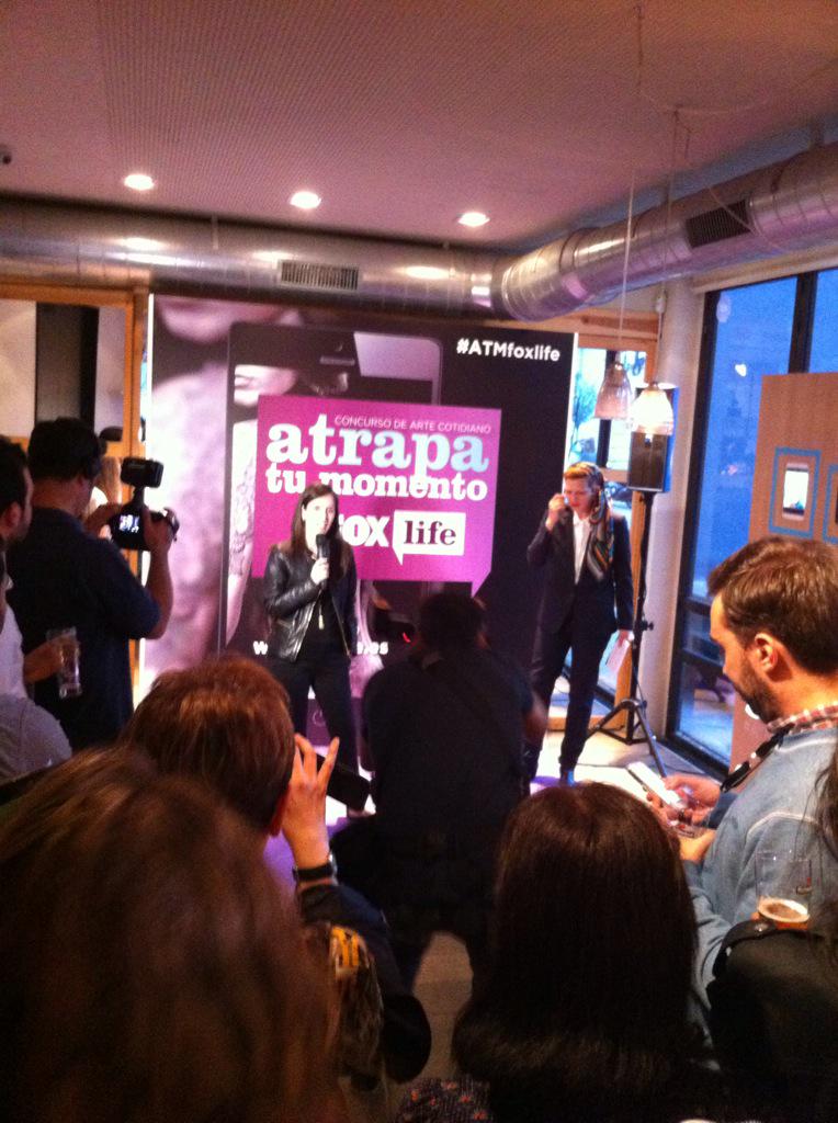 DianaPerez79's tweet photo. Más cerca del momento "and the winner is"...@foxlifees #ATMfoxlife http://t.co/PmB3VmvpaF