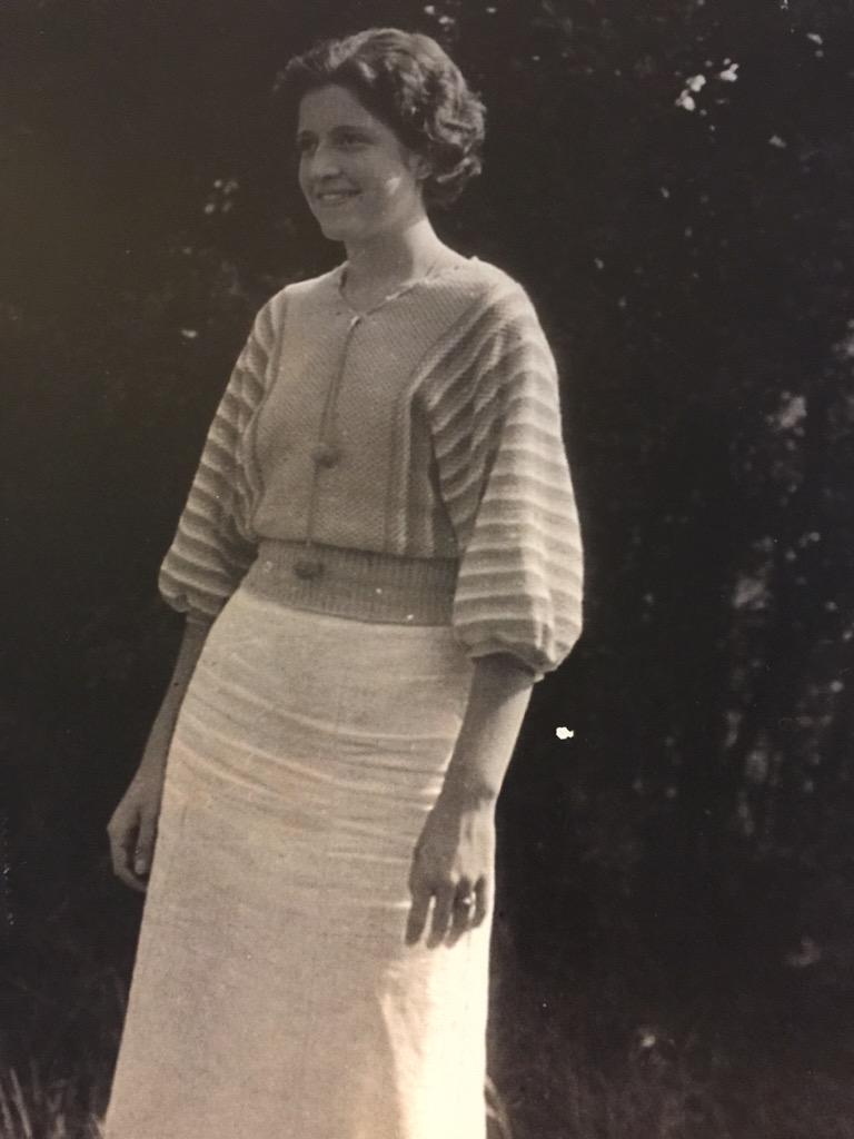 rwmacarevey's tweet photo. Under contract East Greenbush schools, $45/wk 1944. #1535 #NanEmery http://t.co/Z5HqOhn5Un