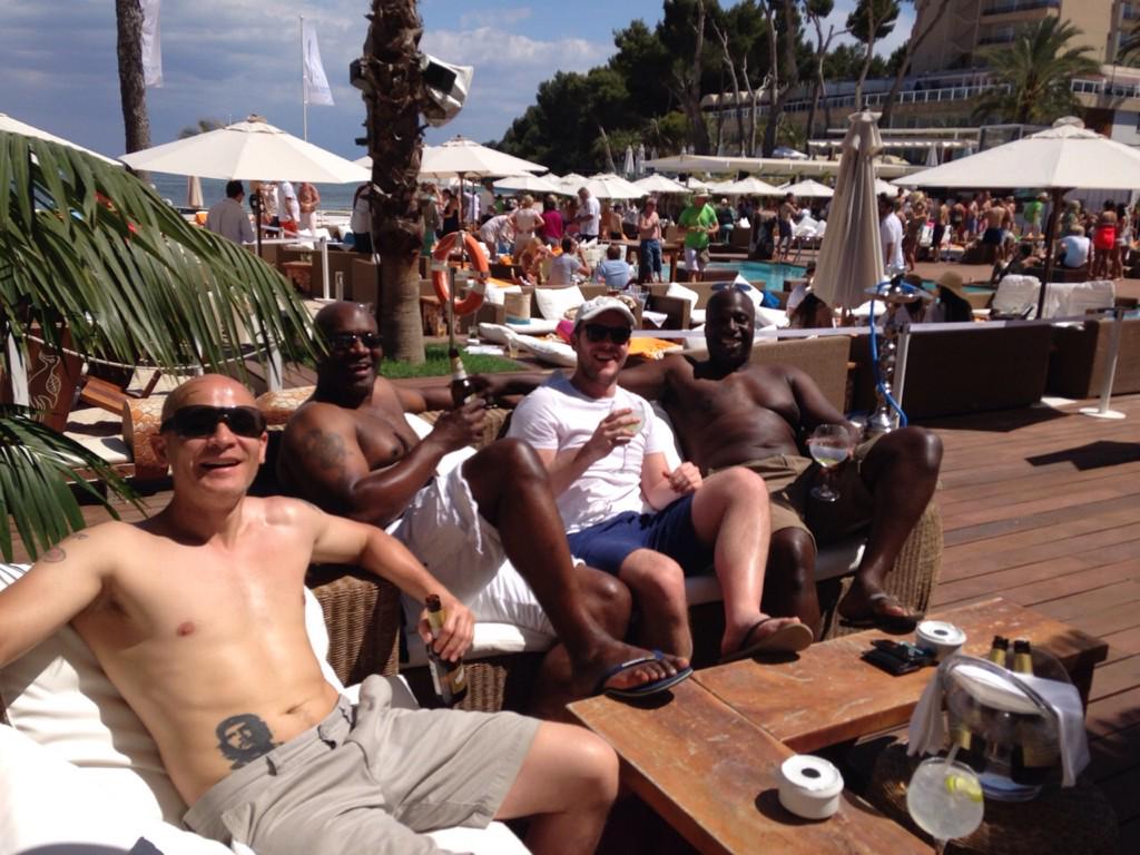 AGlassOfClass1's tweet photo. With the boys at @nikkibeachpalma Mojito Party! Don't u worry don't u worry child heavens got a plan for you! http://t.co/bI135STuwT