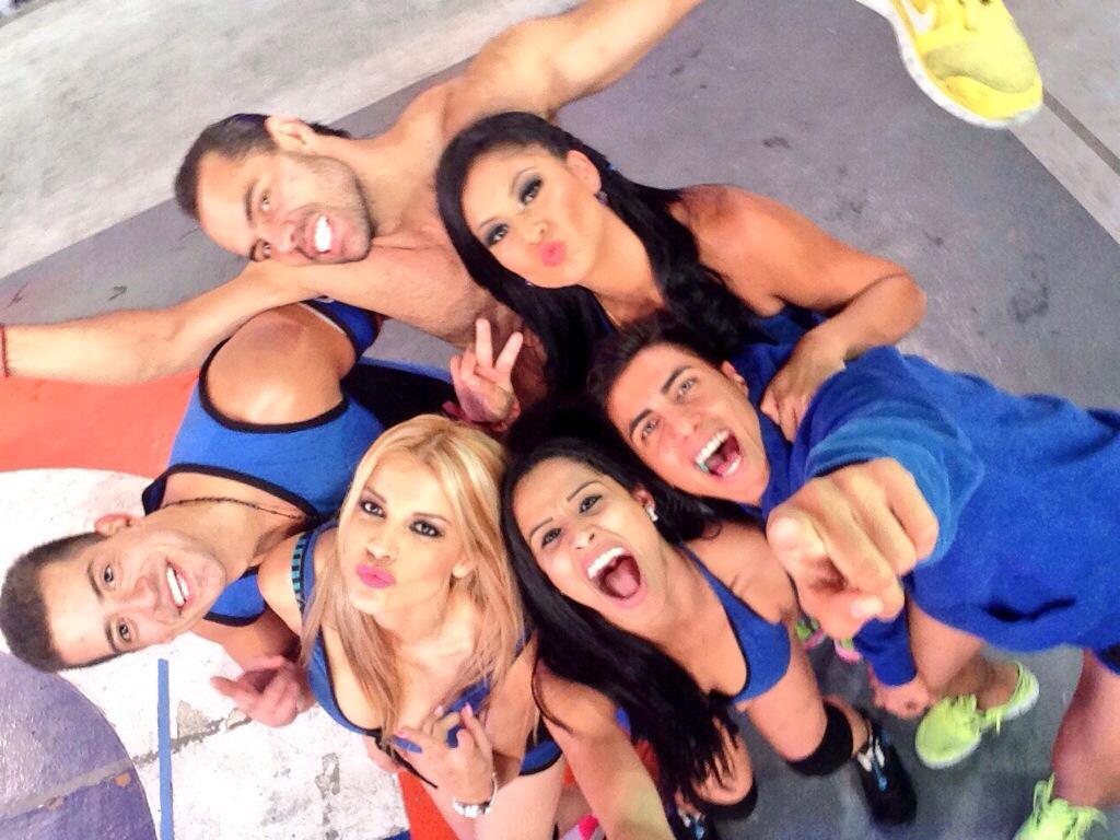 RenataArcanjo2's tweet photo. Equipo Azul💙 Ayer la emoción fue tan gran que celebramos sin terminar la prueba hahahaha Ni cuenta me di🙈 #Nocheazul http://t.co/sh7OE2nTnx