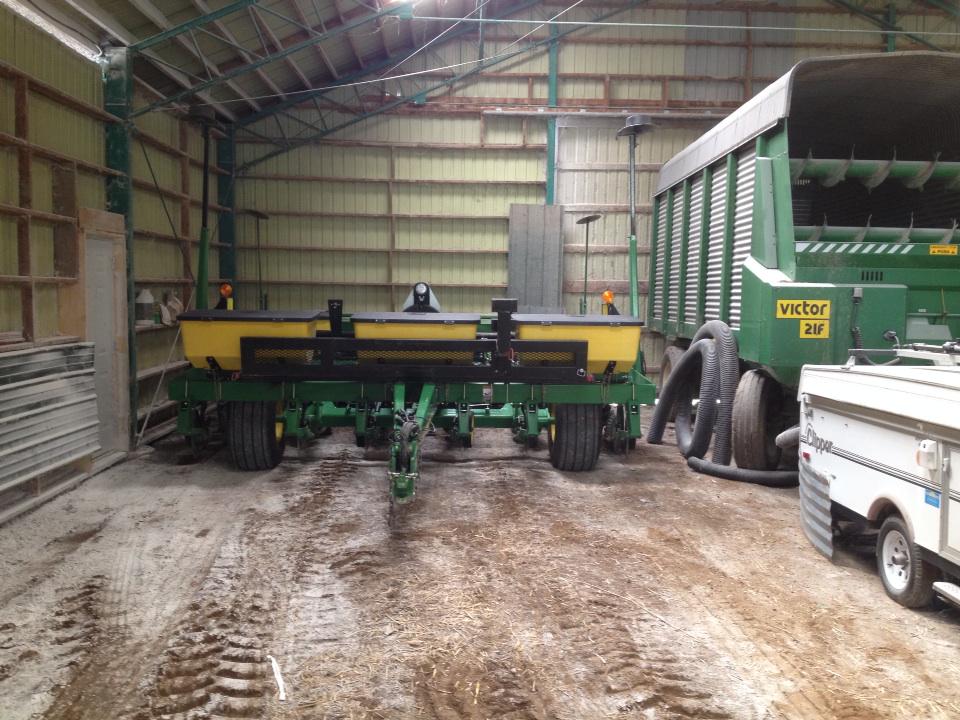 evenstarscott's tweet photo. Planter is put away till #plant16 #bringonsomerain http://t.co/pb0878SUJV