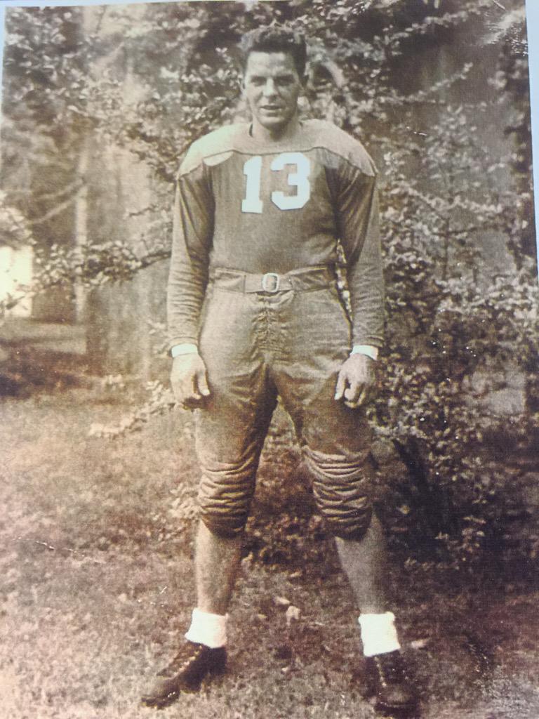 rwmacarevey's tweet photo. #LTMac #1535 B4 the war 1941, 180lb guard Ft Benning Dougboys vs GA Tech B's http://t.co/lVJ5WOJSkD