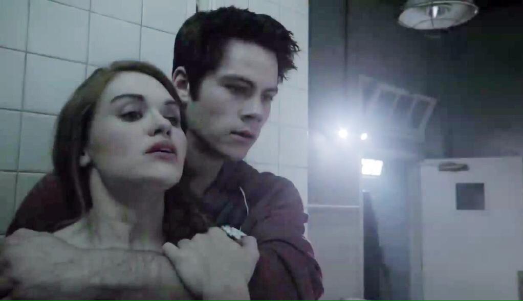 storytellerjoon's tweet photo. Viendo el trailer de teen wolf #TeenWolfSeason5trailer http://t.co/fPDcAPoZRR
