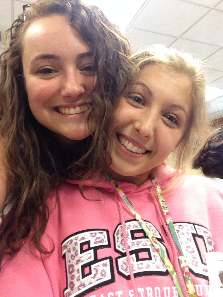 armadillox25's tweet photo. First and last day of school with my first and always best friend #throwback #LastDayOfSchool http://t.co/qHNfuOrZob