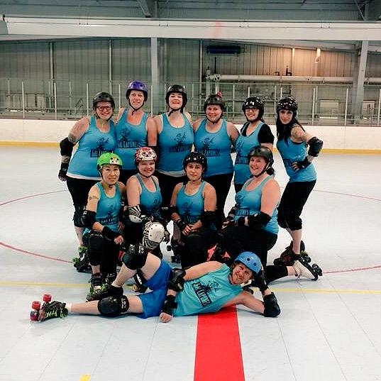 PittVillains's tweet photo. The lovely #GalCapones with their kick ass coach @wheele_rydher http://t.co/6daBY9kalo