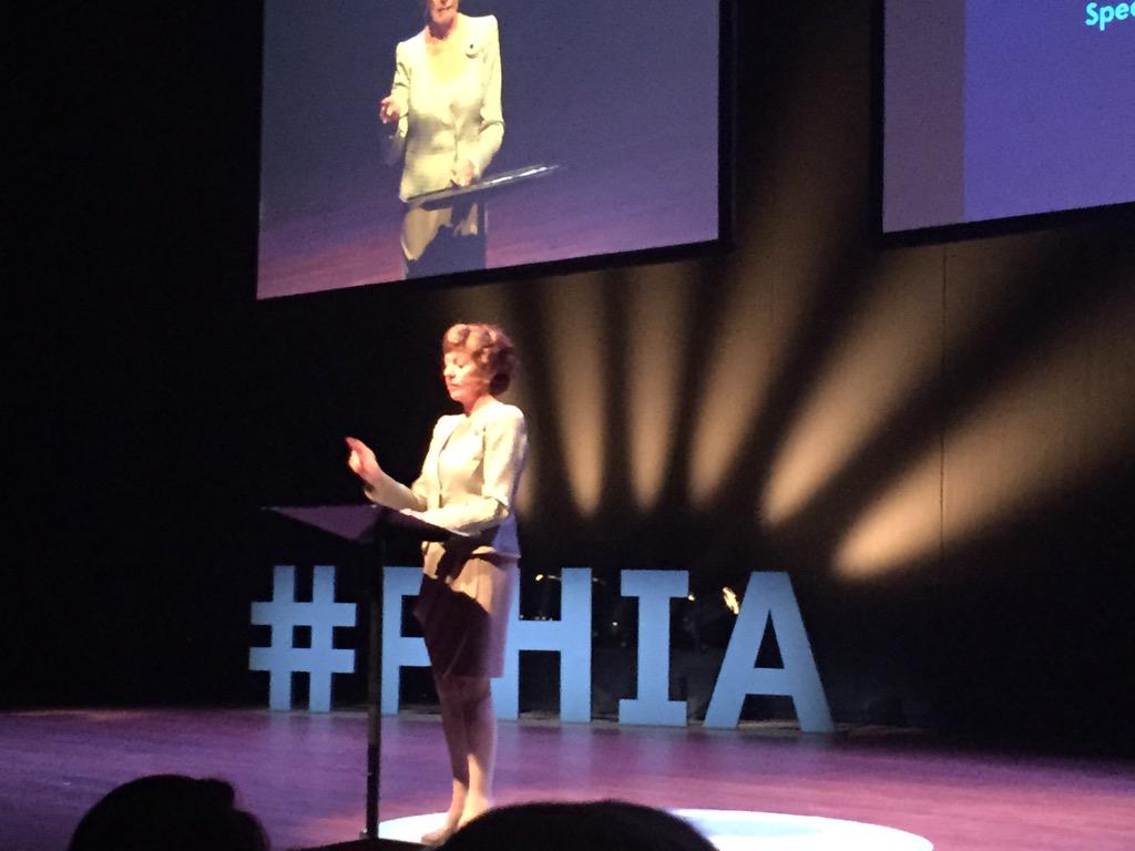 Mooi verhaal van <a href="/NeelieKroesEU/">Neelie Kroes</a> over de win-win wanneer corporates &amp; startups gaan samenwerken. #phia #startupdelta