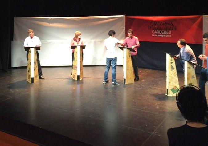 AmbTuPerATu's tweet photo. A punt de començar el #DebatCardedeu24M! http://t.co/MIf5YJggSg