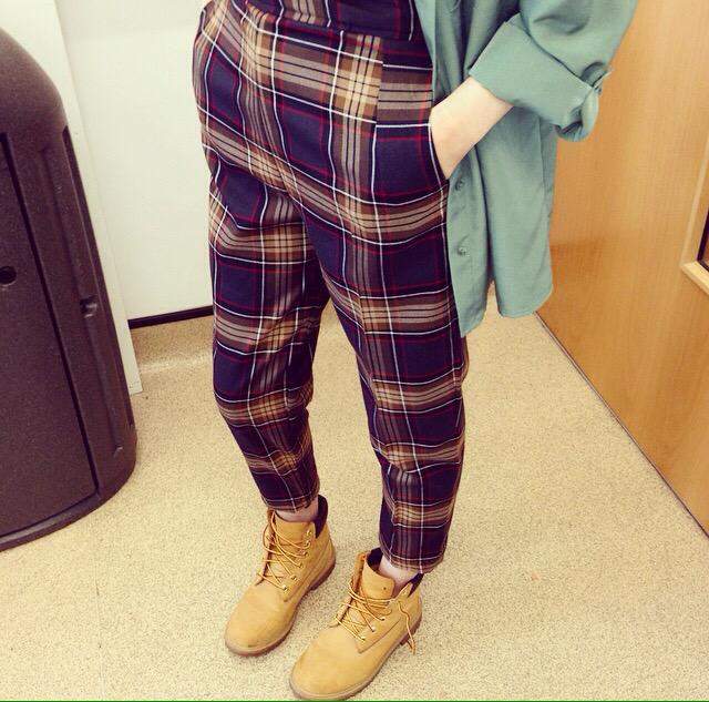 rossbester's tweet image. My final collection tartan trousers😬😬 #fashion #fashiondesign #style #finalcollection #tartan #paris #love