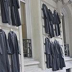 perehuguet's tweet photo. Togas colgadas en la fachada del @icam_es para reivindicar una Justicia Gratuita digna http://t.co/B6VJTjzptE