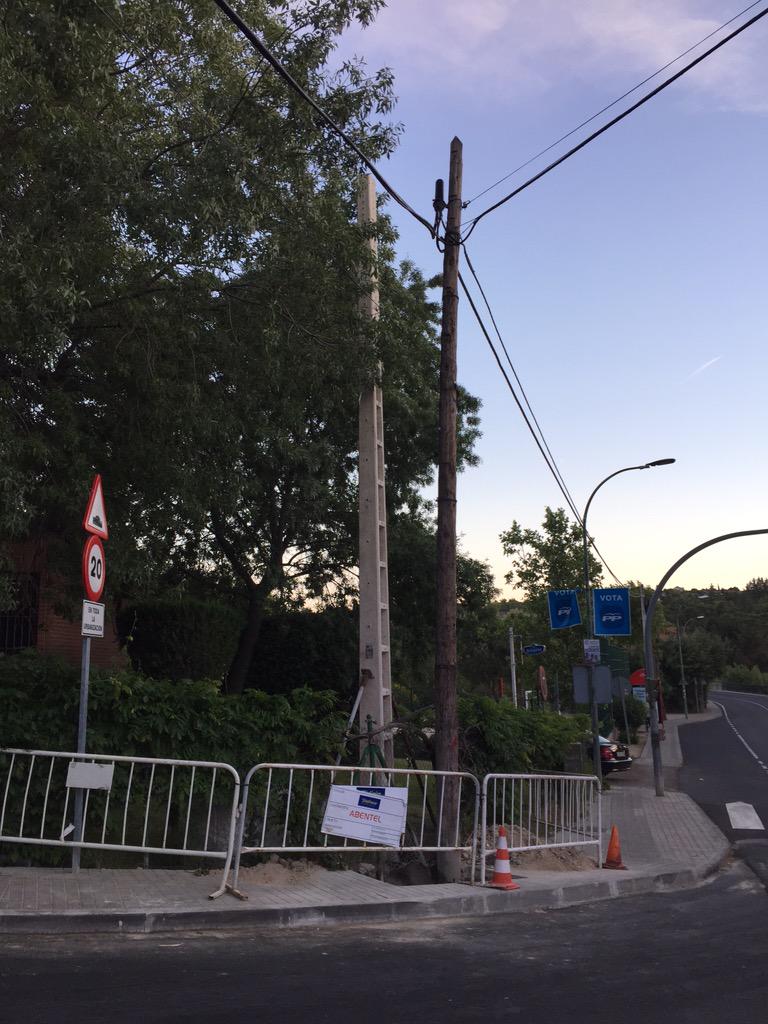 molinolanavata's tweet photo. Despacio, muy despacio.. pero otro paso. Ya esta montado el poste para pasar la fibra a la urbanización. http://t.co/DOfOrBAmTi