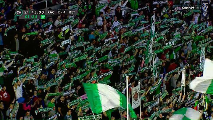 Multi_Aficion's tweet photo. Perdiendo 2-4. En descenso a 2aB. Pero ellos siguen animando! Espectacular la afición del Racing! http://t.co/Xtgey45xAa