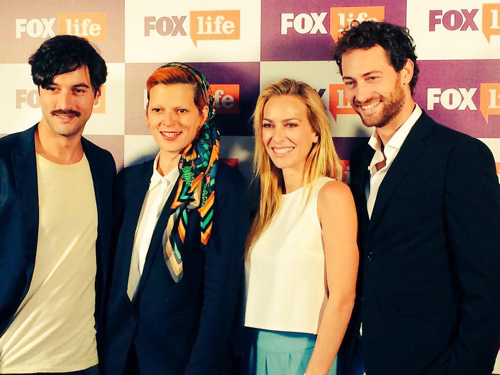 CF_PeterVives's tweet photo. Peter en el photocall de los premios #ATMfoxlife con @javierrrey @KiraMiro y @bimbasecas (Pic by @Gastrotxusan) http://t.co/RdOzoT2fnc