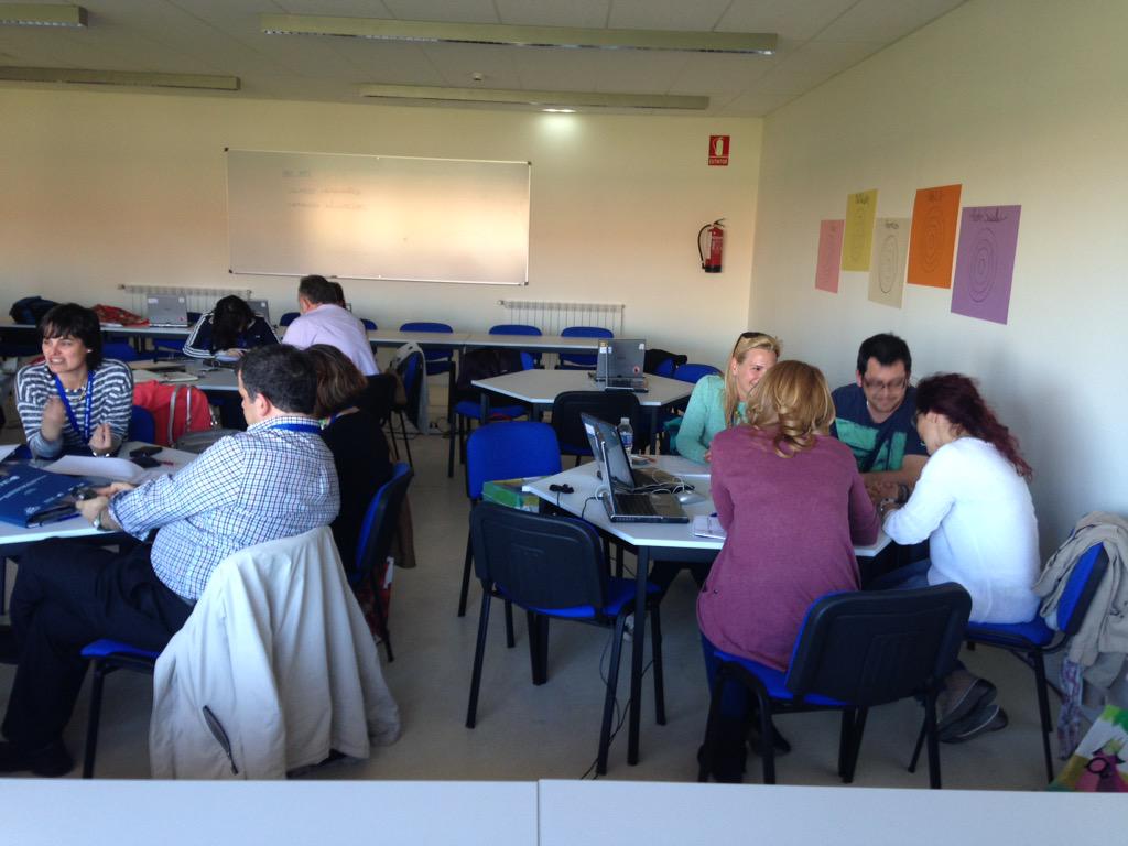 kikorno's tweet photo. Trabajando en equipos! #SMARTEMOTIONCIIEB @CIIEB2015 #ciieb http://t.co/Fc0y5BuArV