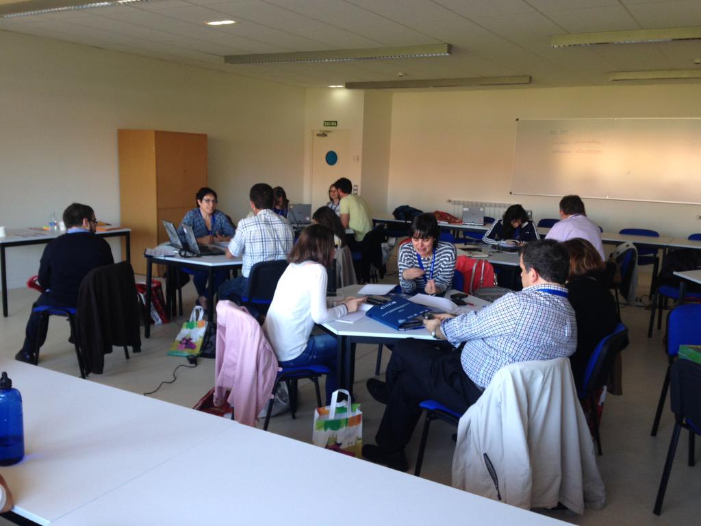 kikorno's tweet photo. Trabajando en equipos! #SMARTEMOTIONCIIEB @CIIEB2015 #ciieb http://t.co/Fc0y5BuArV
