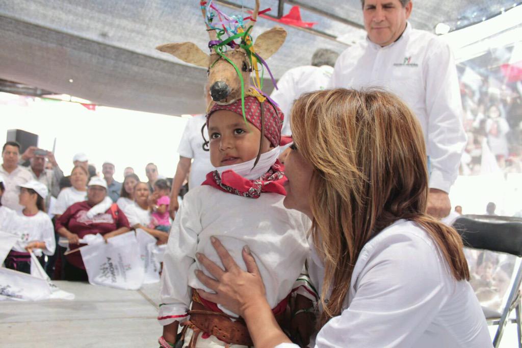 ClaudiaPavlovic's tweet photo. En Etchohuaquila me comprometí a sacar del rezago a las comunidades y a potencializar las actividades productivas http://t.co/I3LSWUQ8ui