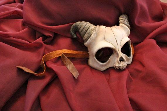 Check this mask by Aisha <a href="/Voya/">Voya</a> Creations, so cute! :3 etsy.com/shop/aishavoya