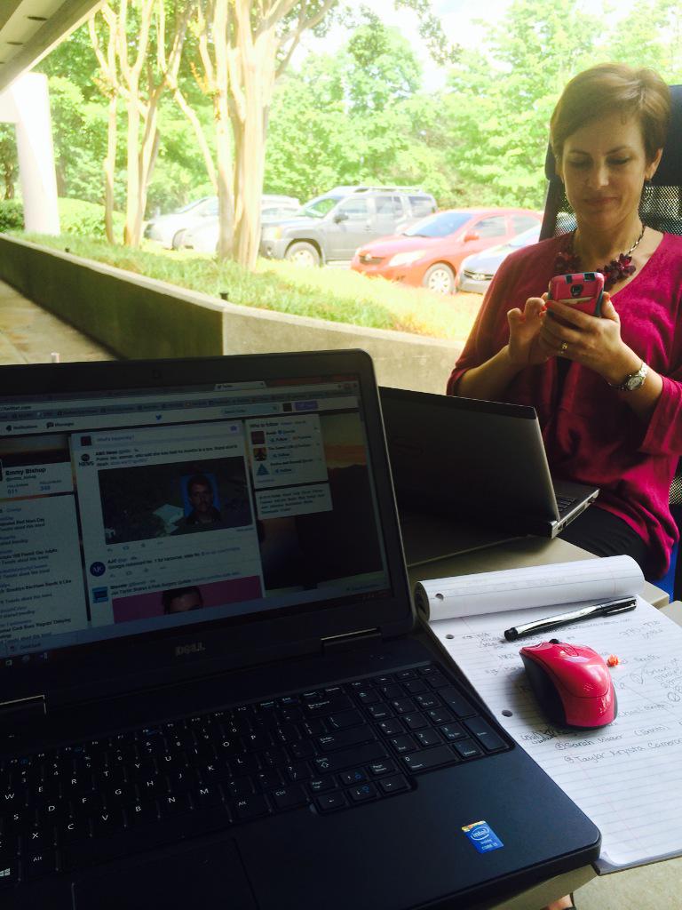 emmy_bishop's tweet photo. Great day at the office #workinghard #hardlyworking @lesliecinc @CommissionsInc http://t.co/wNsXhdMoBW