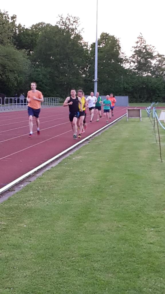 helshart's tweet photo. Great session with @PWRunners at the track tonight. Well done to all. #learningtocoach http://t.co/q5ei5qTkk0