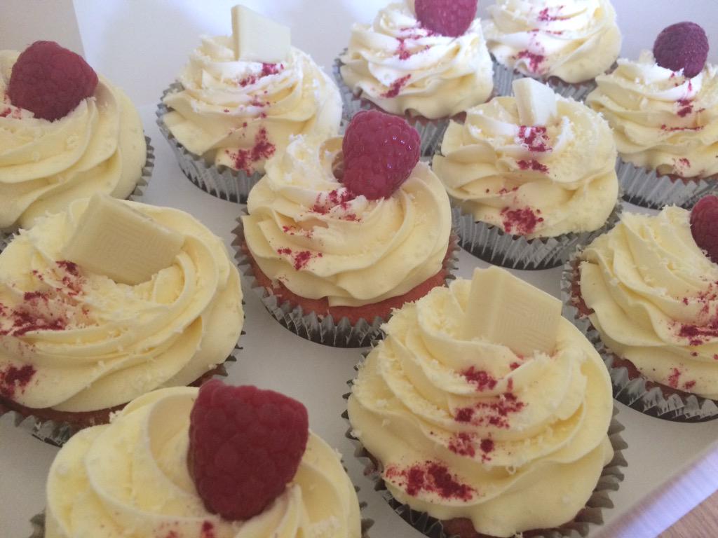 Bekkisbakes's tweet photo. #ThankCake_ItsFriday This weeks flavour #WhiteChoc&amp;Rasp delivery to local business', Friday 10am-11am. 6/£9, 12/£15 http://t.co/2W7u5weOvs