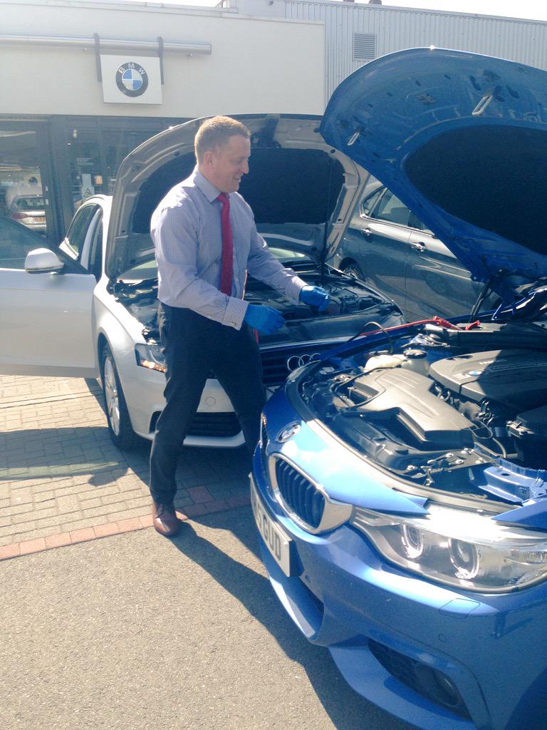 RachelCooperBMW's tweet photo. Qu: what's stripey and has blue hands?
 A: @StephenRobson6 😂 http://t.co/xAzTRh2JCC