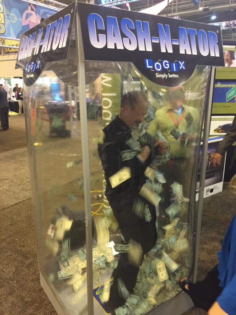 HoustonBOMA's tweet image. Fun stuff going on at the @LOGIX_Comm booth #bomaexpo2015