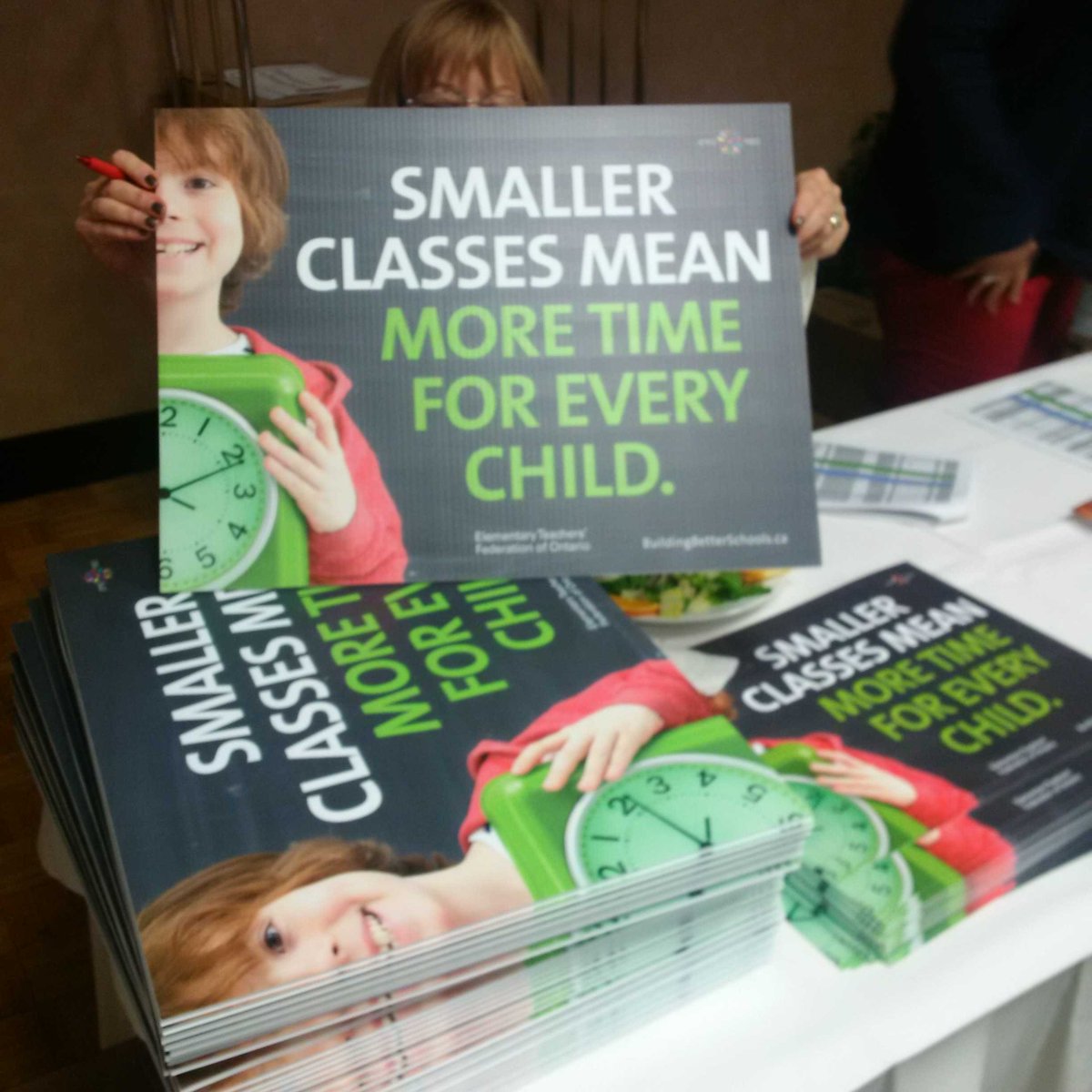 jdeq's tweet photo. #ocetf members collecting lawn signs to support their bargaining team. #IamETFO http://t.co/9OjFUNndEr