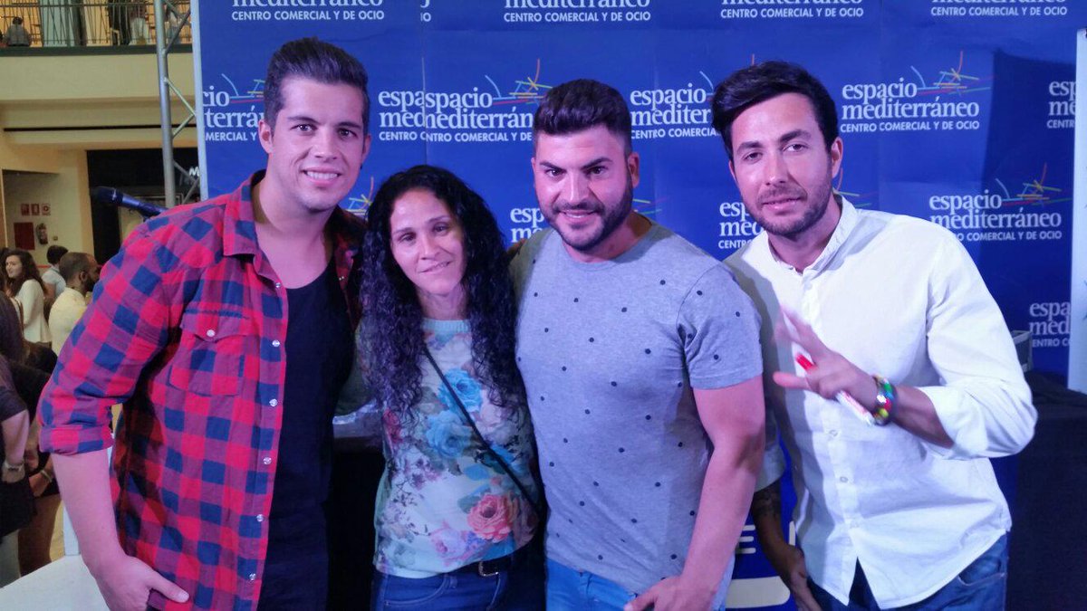 juani__smiler's tweet photo. @Emydecai mil gracias guapo por todo que grande eres me a encantado veros hoy en cartagena dentro de poco en la ajorr http://t.co/cNZeItGTk8