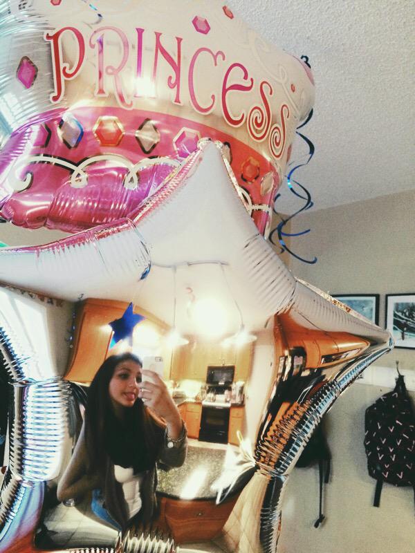 thecre8ivgemini's tweet photo. my birthday balloons perfectly portray my social status 👸🏽💗 #princessrachel http://t.co/avsSQJdXcH