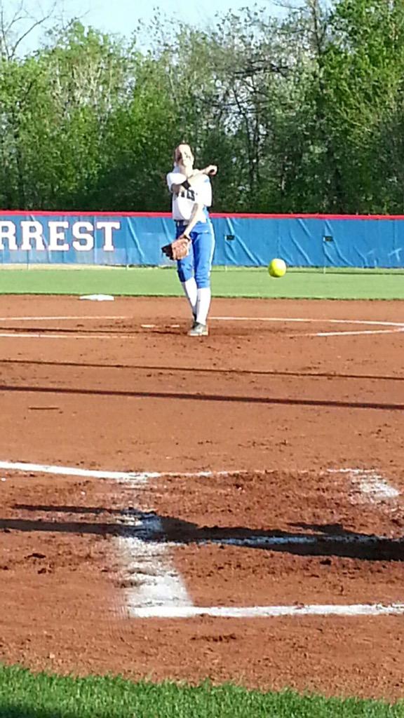 Laineyyy77's tweet photo. Standing in the hall of fame, And the world's gonna know your name.⚾️💍🚀💙 #ForrestWay GameDay http://t.co/XlGatYbfHg