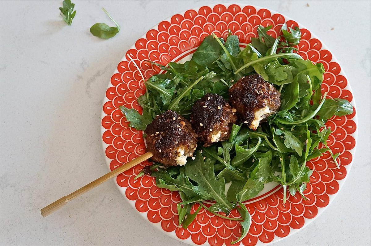 KoreanFoodies's tweet photo. Whip up bulgogi lamb meatballs with feta for your #MemorialDay cookout! http://t.co/hemYgioRXV http://t.co/njVE4K8Rws