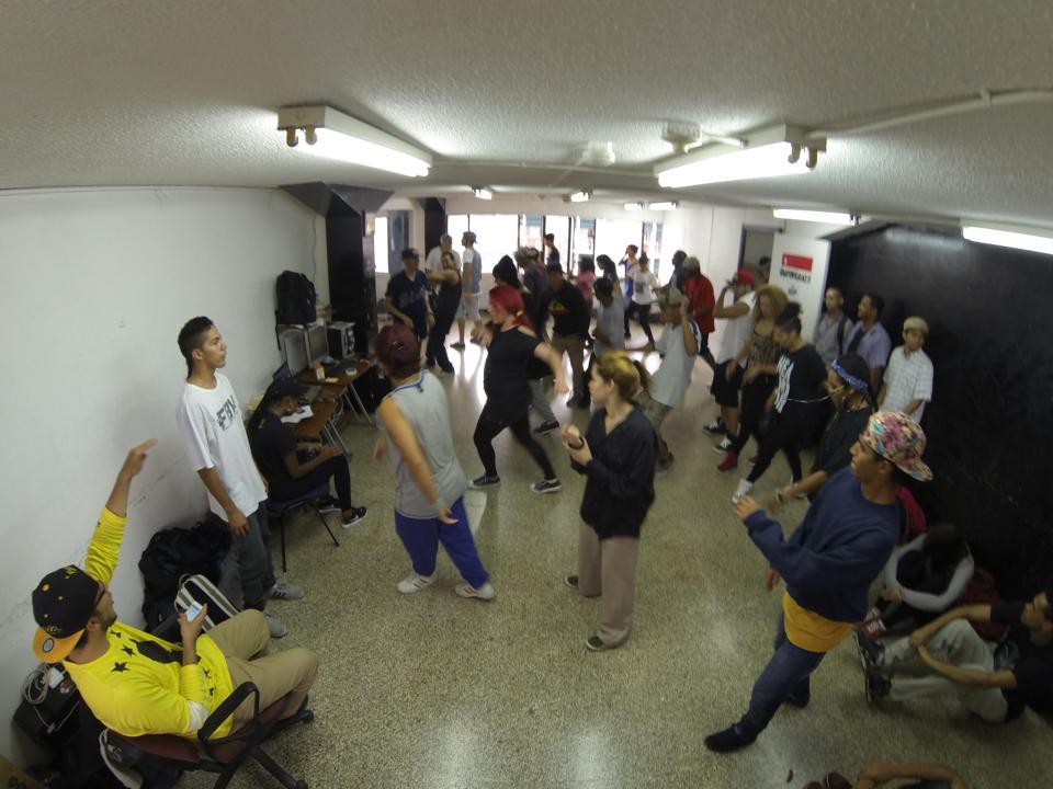 fbreakingvzla's tweet photo. #fbv2015 Así fue parte del taller de #HipHopDance x @obni_vzla de #Hoy en @imjccs en la #SemanaMundialHH @ReinaldoI http://t.co/O3U7Qjy1er