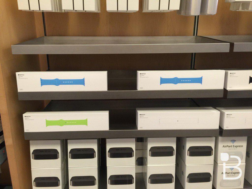 AppleInformed's tweet photo. Apple Watch Bands Start Arriving In Stores https://t.co/47UYWO99R3 #Apple http://t.co/bLY8AyVwcN