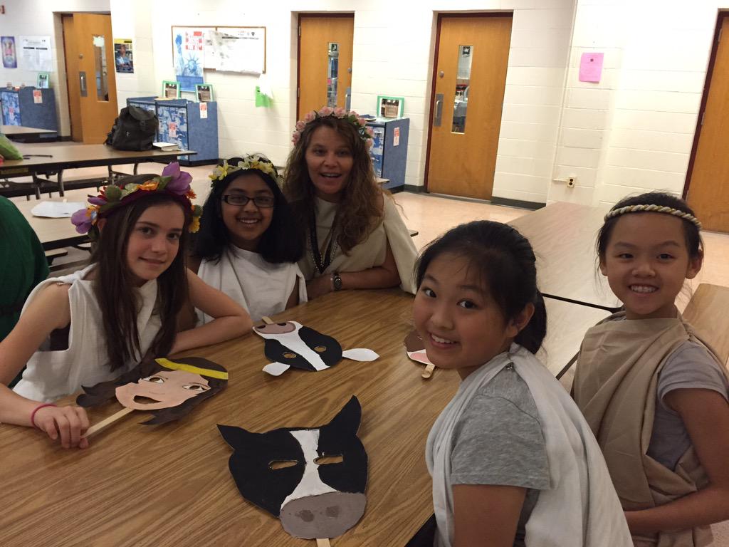 kamranju's tweet photo. Sagun's Greek day at school http://t.co/PQYtgsSUh4