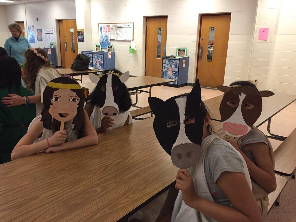 kamranju's tweet photo. Sagun's Greek day at school http://t.co/PQYtgsSUh4