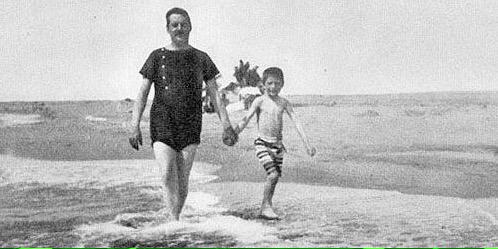 With summer here and #ROHboheme on the way <a href="/RoyalOperaHouse/">Marge Inalia</a>, some of Puccini's holiday snaps... ^C