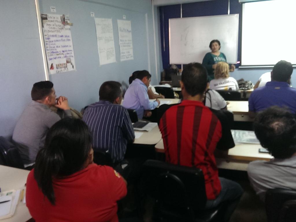 DEUcla's tweet photo. Continuamos con el #DiplomadoEnGerenciaComunitaria hoy Diagnóstico Comunitario Participativo! @UCLAve @AcadUCLA http://t.co/rqrIBF4Vx4