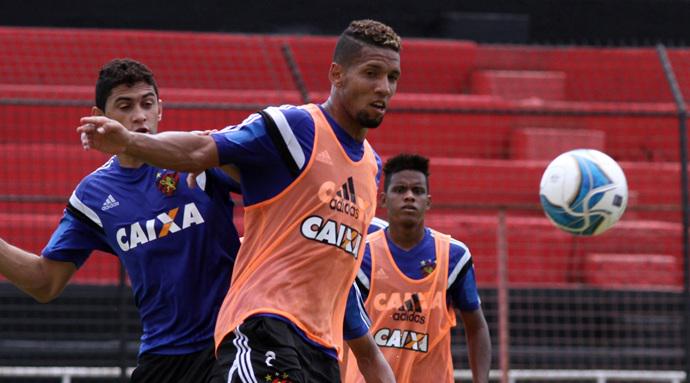 EsportesDP's tweet photo. Pela quarta vez lesionado no ano, Samuel volta a desfalcar o Sport por até quatro semanas http://t.co/fEF8FJV50A http://t.co/qTY7mvzEWH