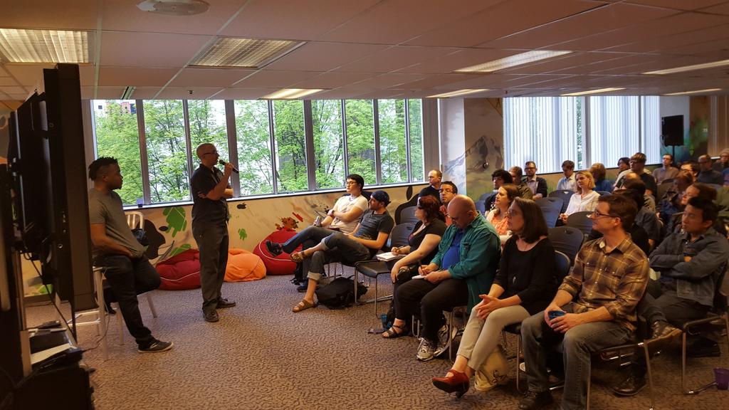 sgbgrant's tweet photo. #pdxux @vitamintalent kicking off the style guide talk with @edwardirby #UX @ebaylab http://t.co/Wr1Ipa5mTq
