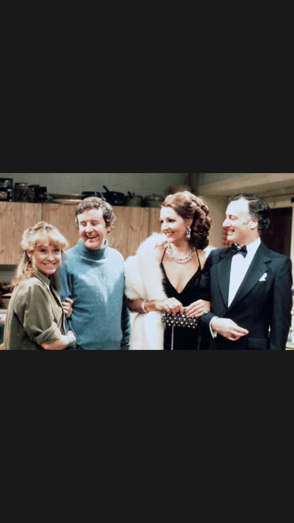 RuthRobinsonLon's tweet image. #Jamiexx #IKnowThere'sGonnabe(GoodTimes) m.youtube.com/watch?v=IkUKFd…